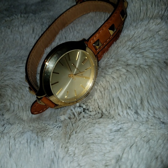 Michael Kors slim Runway watch w/wraparound band - Picture 3 of 5